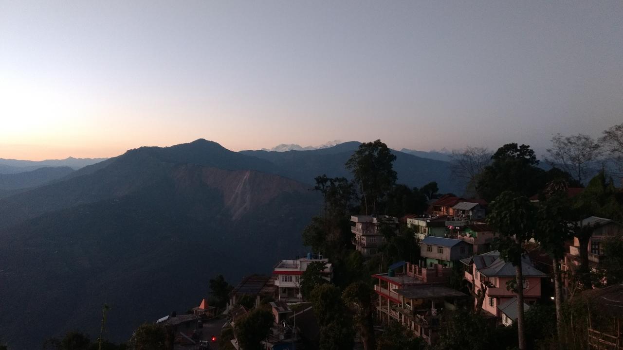 Aapas Residency Hotel Kalimpong Buitenkant foto
